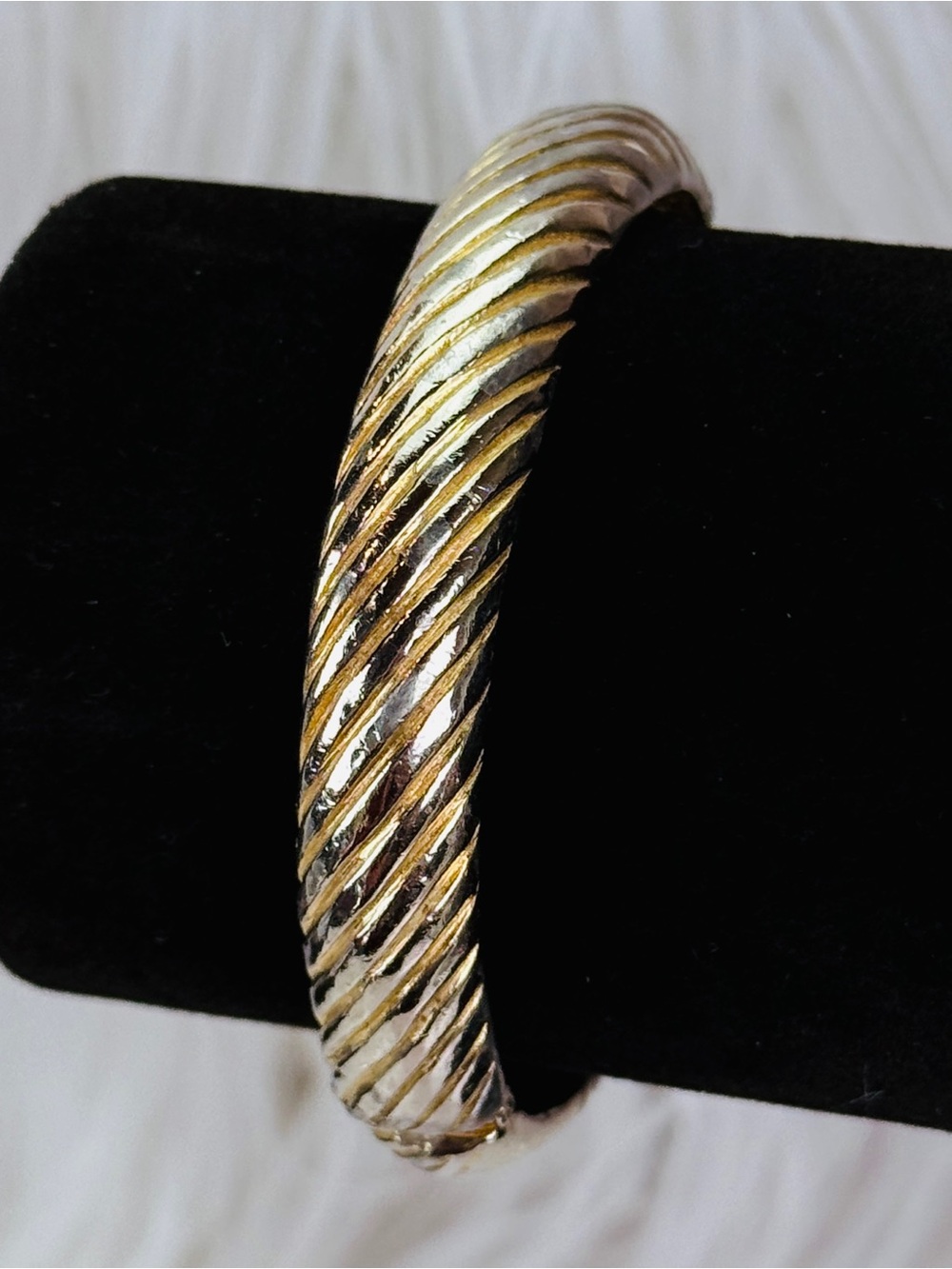 Vintage Castlecliff Goldtone Silvertone Ribbed Hinged Bangle Bracelet - Picture 8 of 10